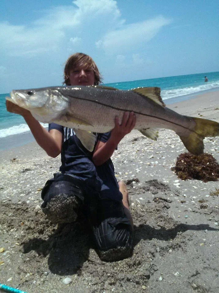 Kids fishing at Jupiter Inlet during Blue Water Fish Camp